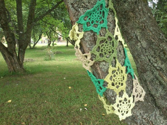 Knitting on a Tree
